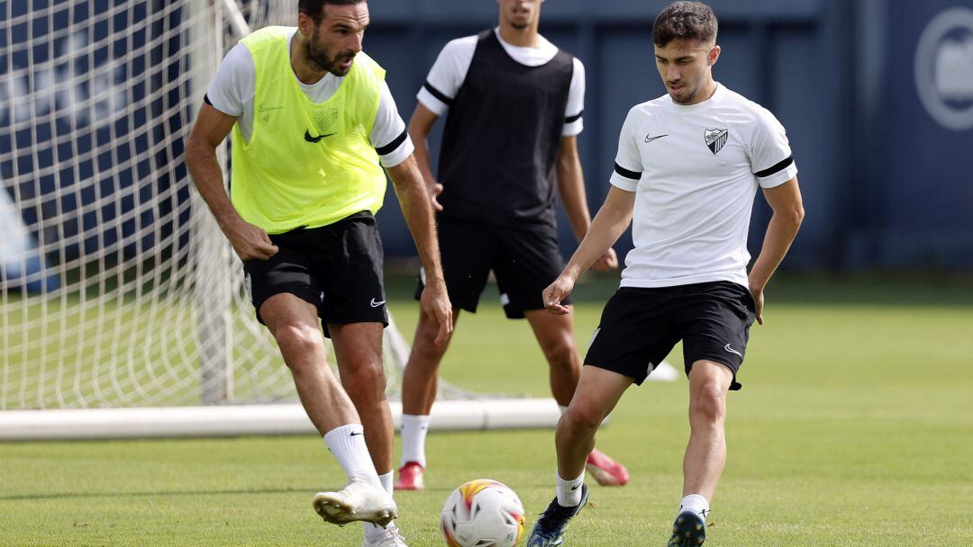 Ale Benítez, a la derecha de la imagen, en el entrenamiento del lunes