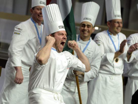 El chef húngaro Tamás Széll celebra su victoria en el concurso europeo de cocina Bocuse d&#039;Or celebrado en Budapest el pasado 11 de mayo.