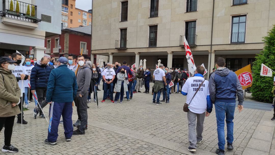 Movilización en la plaza del Ayuntamiento de Ponferrada