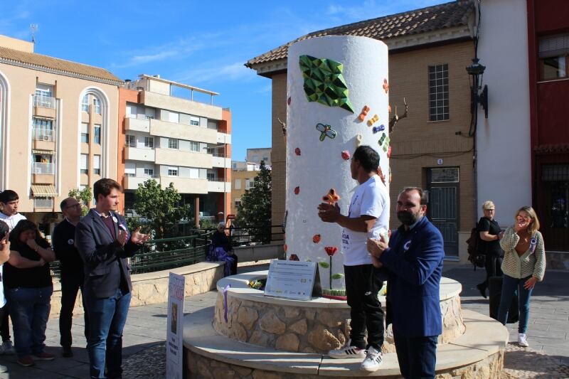 Un monumento y un mural en la Plaza del Santo Cristo rinden desde hoy homenaje a Claudia Abigail y al resto de mujeres víctimas de violencia de género