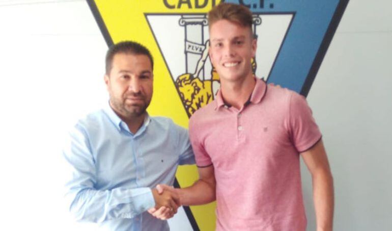 Pekes ficha por el Cádiz C.F B