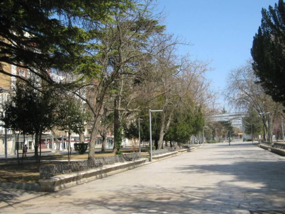 Los vecinos del Salón elevan sus quejas al Alcalde y al Procurador del Común