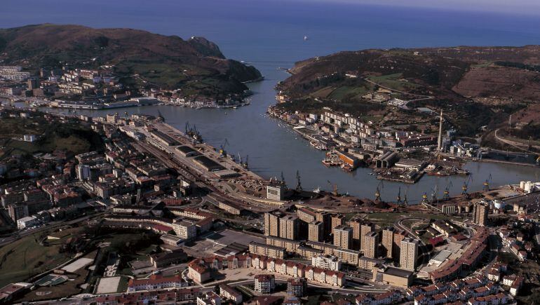 Vista del puerto de Pasaia