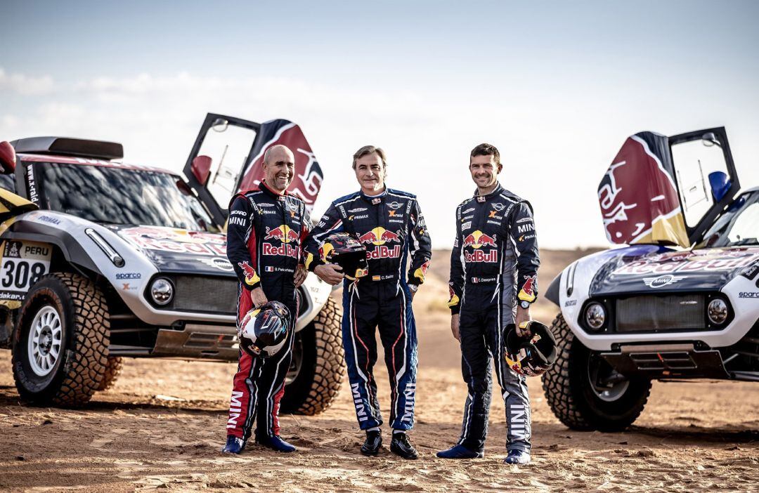 Los pilotos de Mini Stéphane Peterhansel, Carlos Sainz y Cyril Despres.