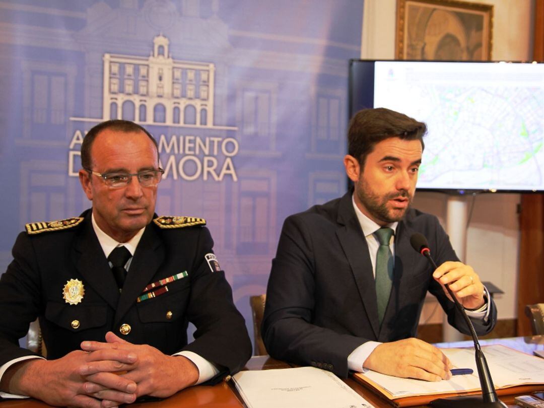 El Jefe de la Policía Municipal, Tomás Antón junto a Antidio Fagúndez