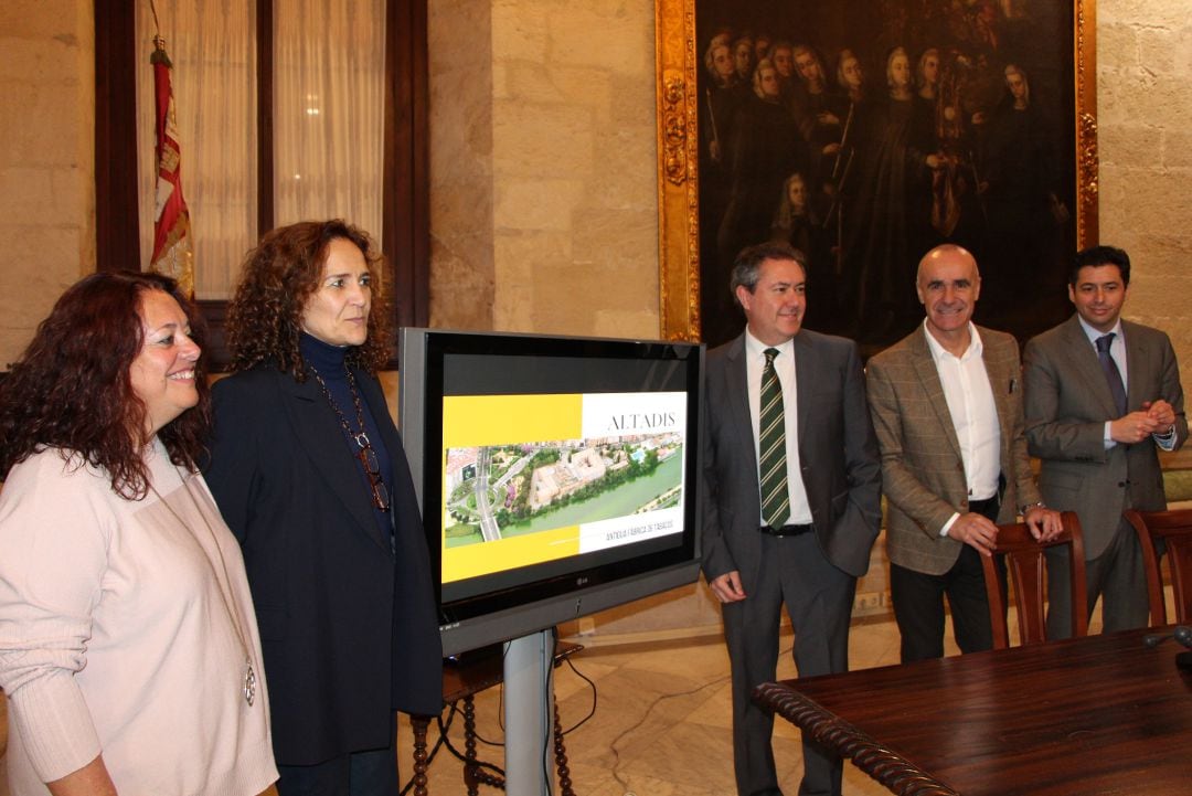 Presentación del acuerdo entre Altadis el el Ayuntamiento de Sevilla