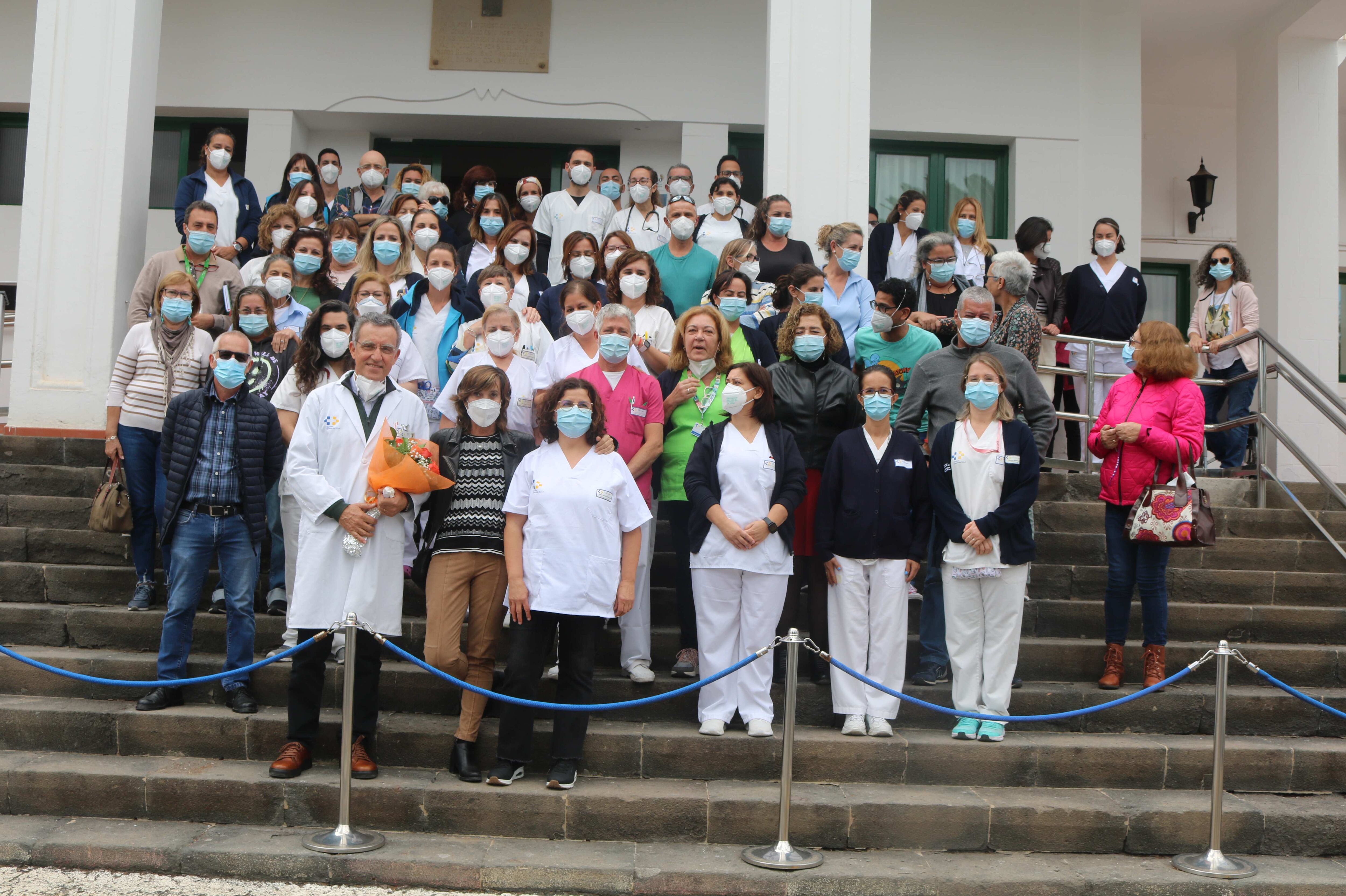 Foto de familia de la plantilla del Hospital Insular de Lanzarote.