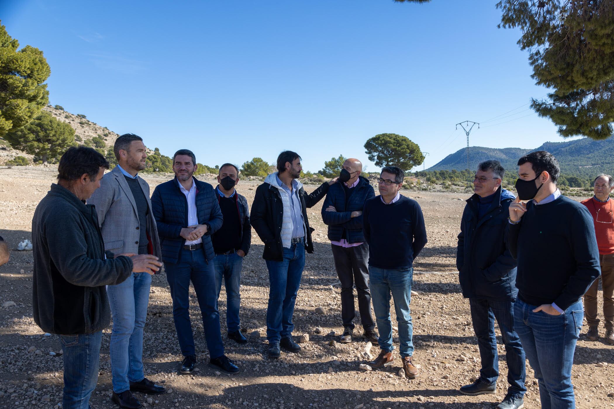 el consejero de Agua, Agricultura, Ganadería, Pesca y Medio Ambiente de la Comunidad Autónoma y el alcalde de Caravaca, entre otros, durante la presentación del curso