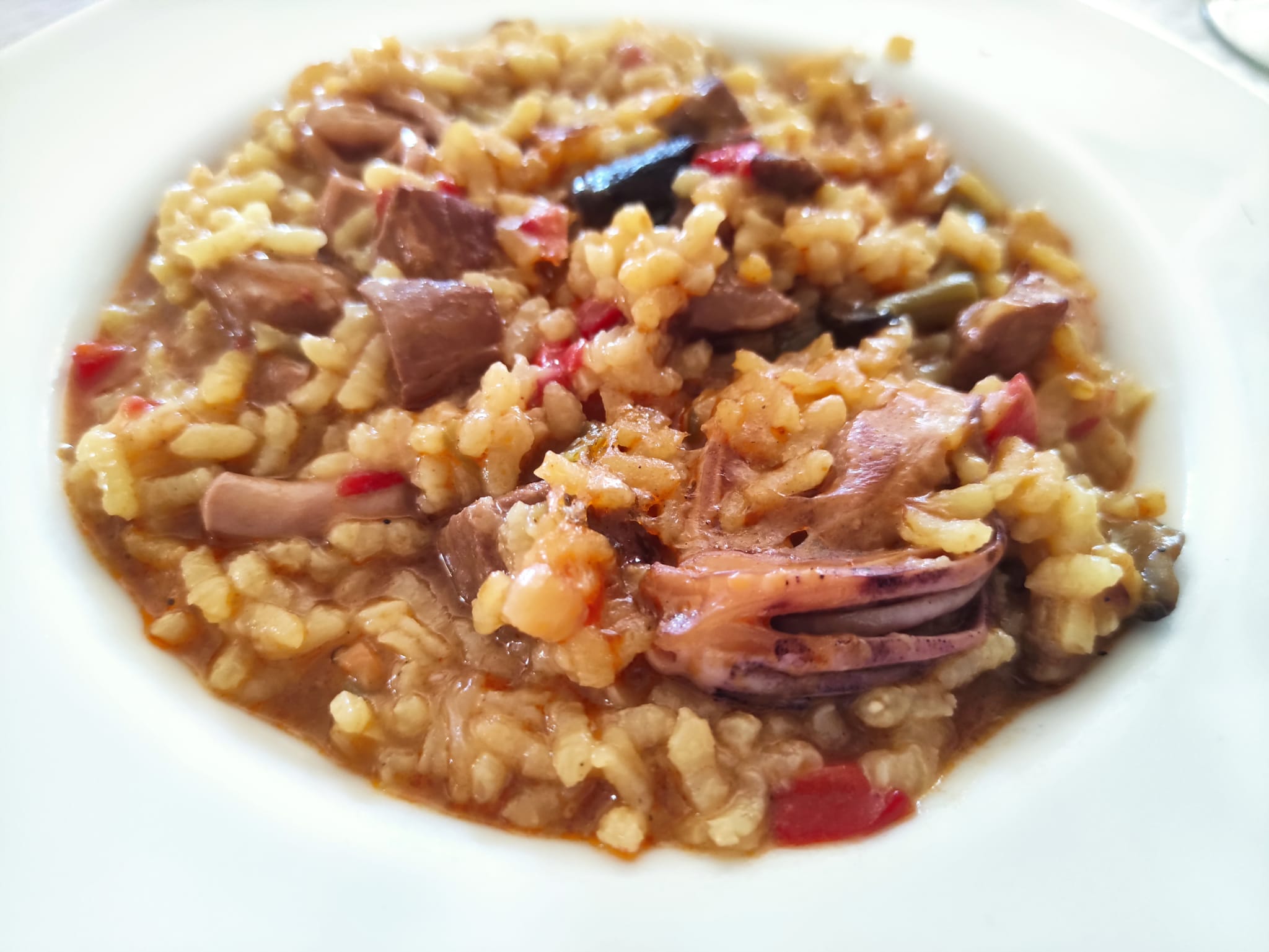 Arroz con calamar y verduras en el club social de Simancas