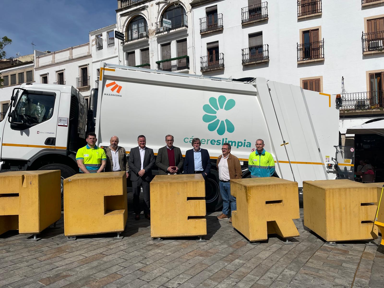 'Cácereslimpia', nueva imagen para el servicio de limpieza viaria de Cáceres