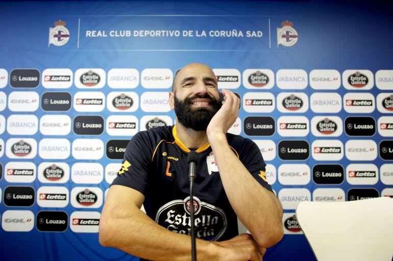 GRA302. A CORUÑA, 17/02/2015.- El capitán del Deportivo, Manuel Pablo, hoy durante la rueda de prensa que ofreció para tratar sobre el encuentro de Liga que disputará su equipo este sábado frente al Celta de Vigo. EFE/Cabalar