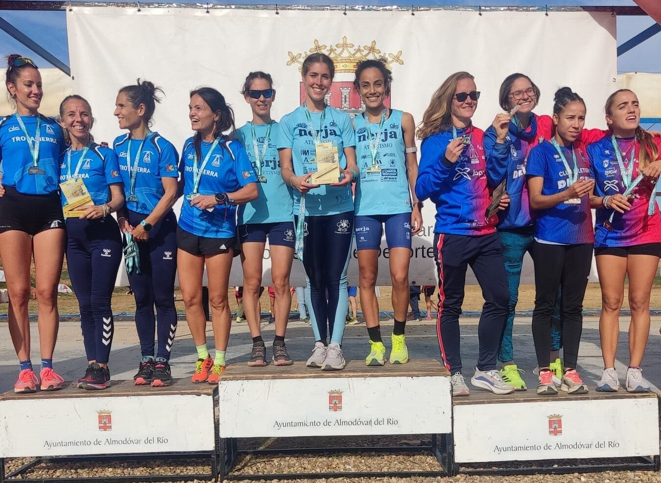 El Trops-Cueva de Nerja Campeón de Andalucía de campo a través por clubes absoluto en categoría femenina y masculina