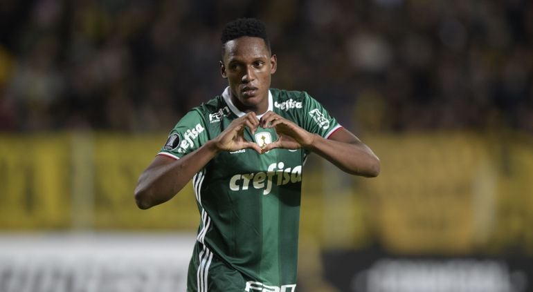 Yerri Mina celebra un gol 