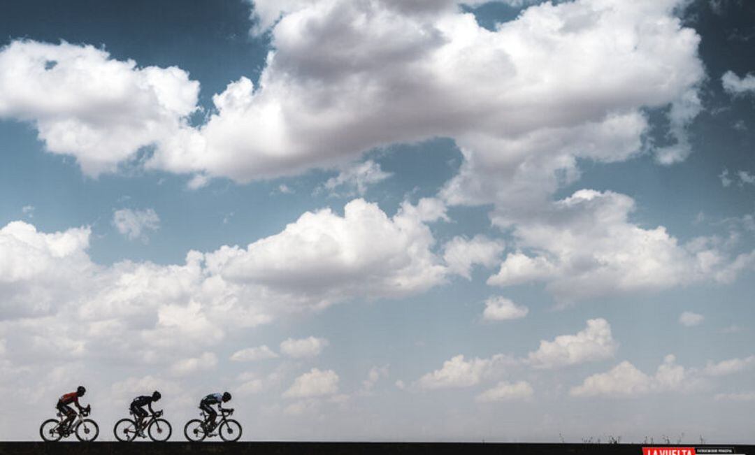  Los tres escapados por la llanura manchega