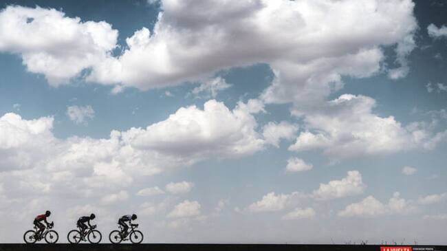 Los tres escapados por la llanura manchega