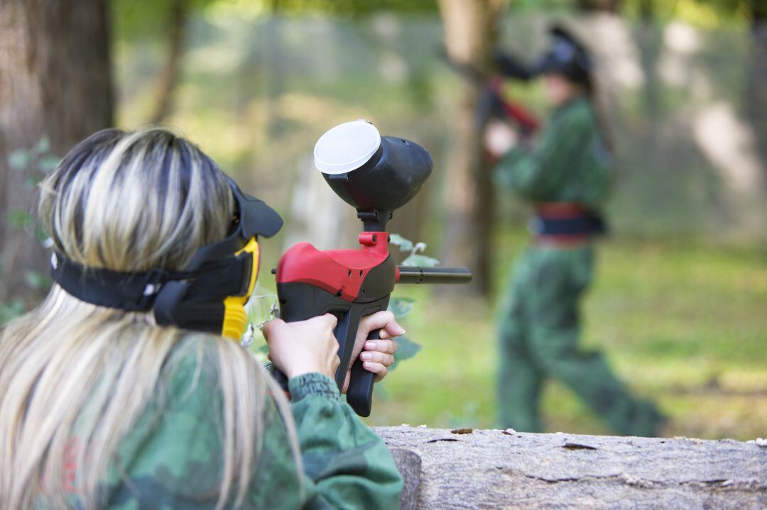 Imagen de archivo de un campo de paintball 