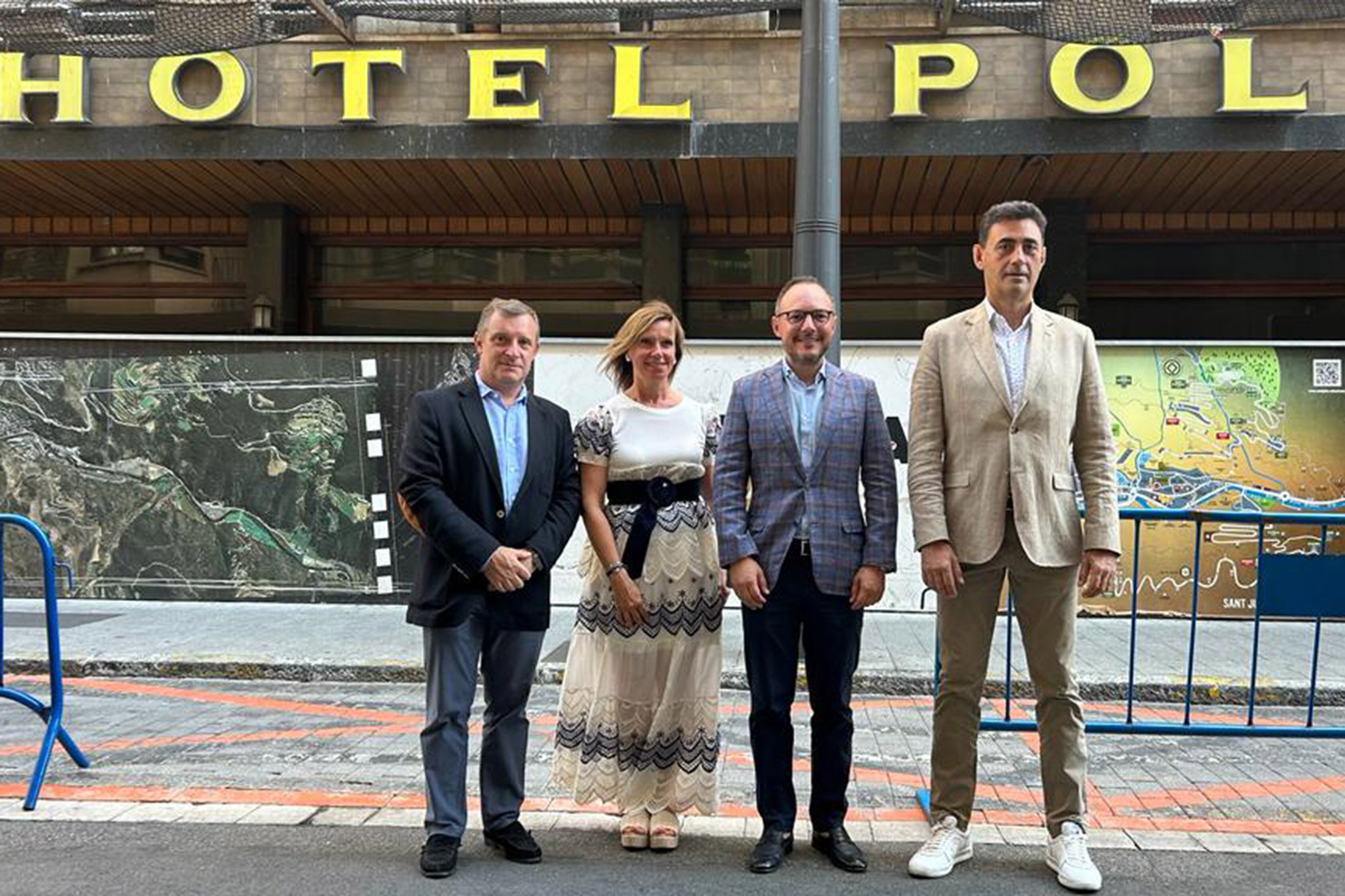 El cap de Govern, Xavier Espot, el ministre de Territori i Urbanisme, Raul Ferré, i els cònsols lauredians, Josep Majoral i Mireia Codina