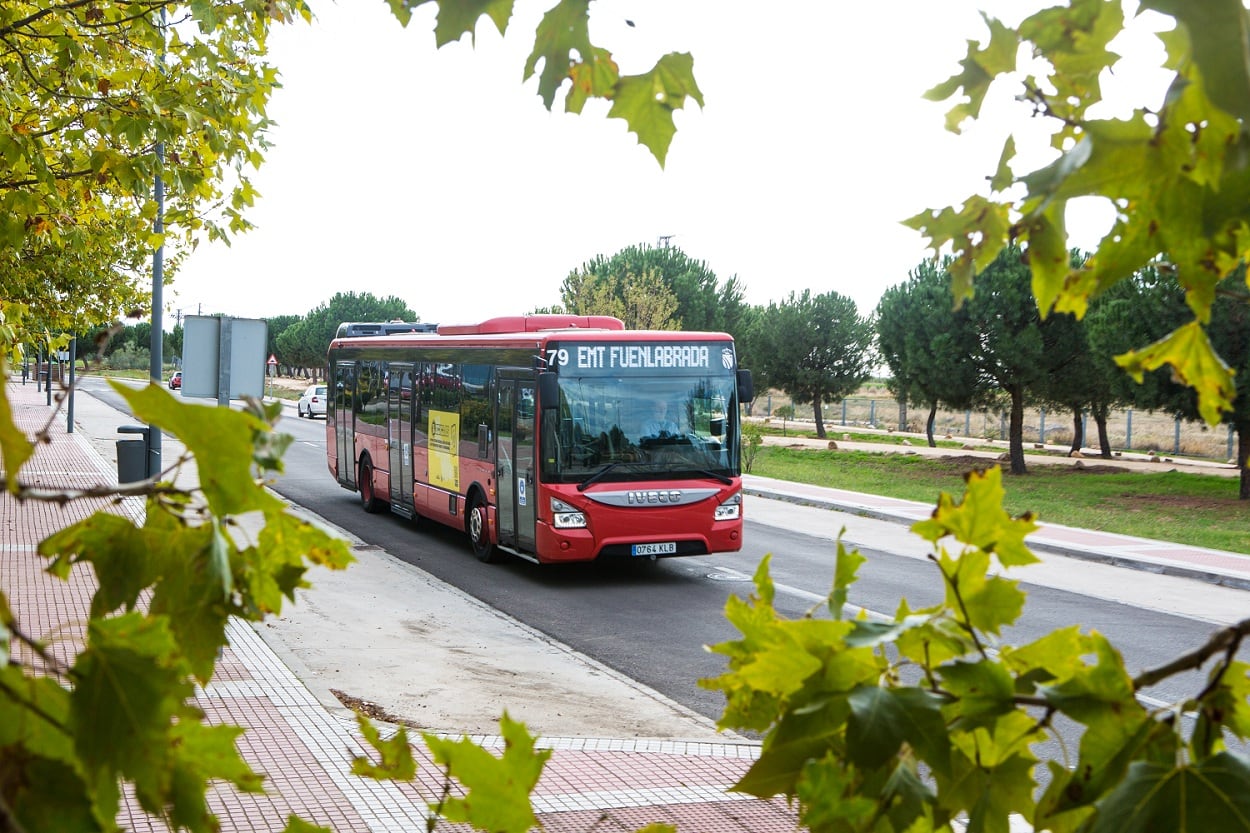 Uno de los autobuses de la EMT de Fuenlabrada