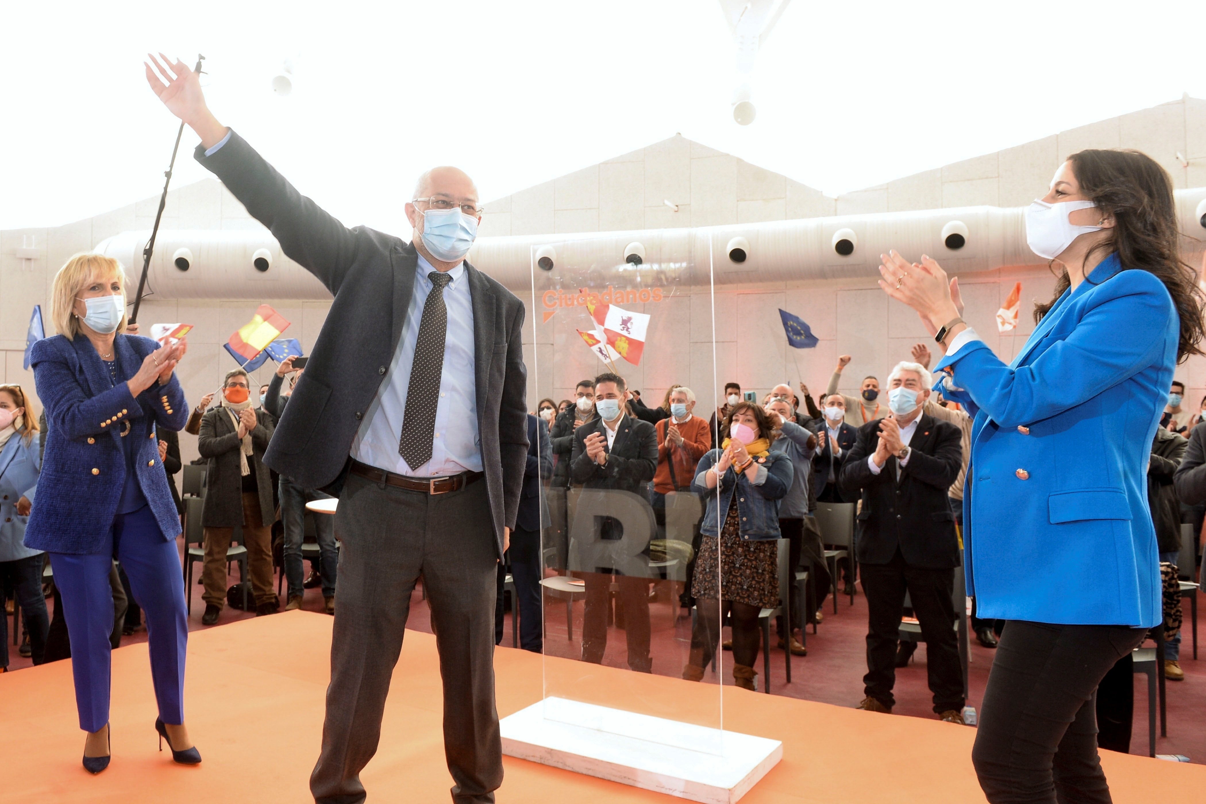 La presidenta de Ciudadanos, Inés Arrimadas, y el candidato de esta formación a la Presidencia de la Junta de Castilla y León, Francisco Igea en el acto central de campaña de cara a las elecciones del 13F. 