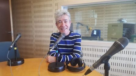 Miguel Martínez del Arco en los estudios de SER Gijón.