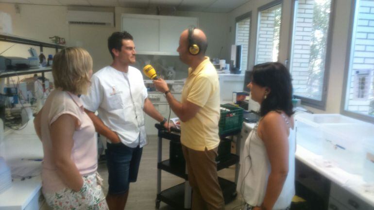 Los investigadores Raquel Ciércoles, Guillermo Alcusón y Esther Arias participan en el Hoy por Hoy de Zaragoza