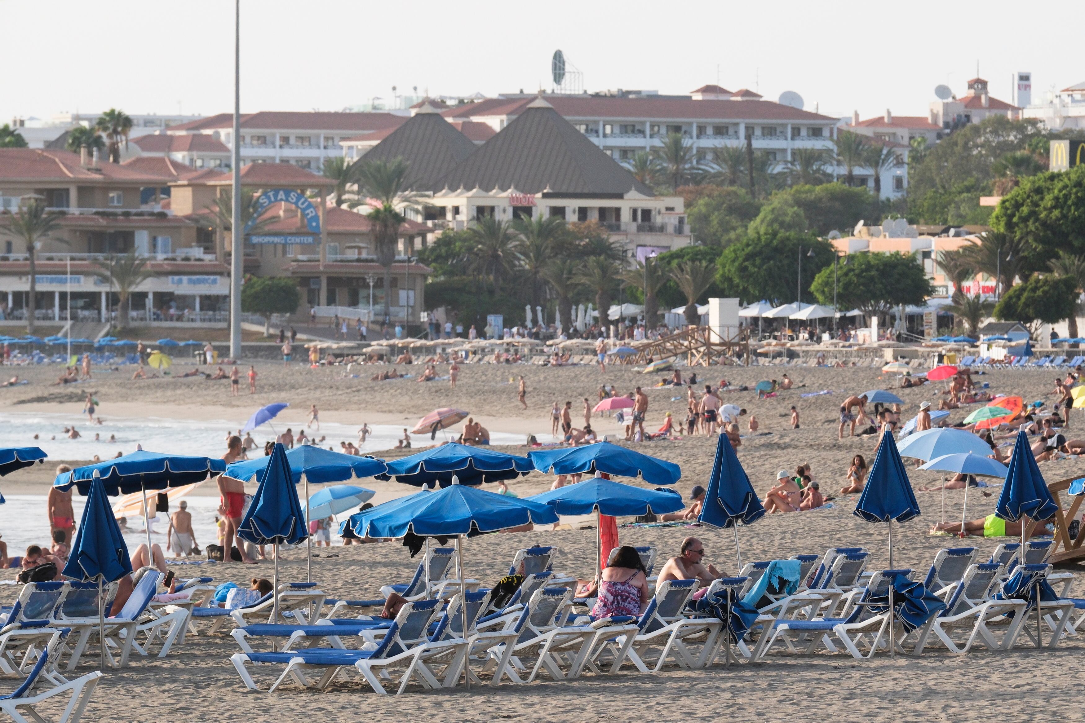 Las temperaturas comenzarán a descender esta semana, pero continuarán los episodios de calor en puntos de Canarias