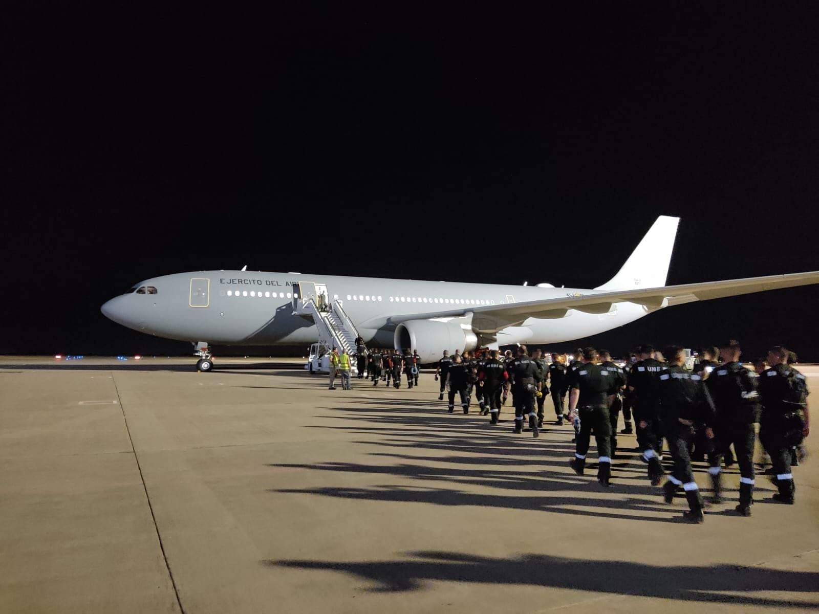 Un contingente de la Unidad Militar de Emergencias se ha dirigido a la isla de La Palma en prevención de las fuertes lluvias.