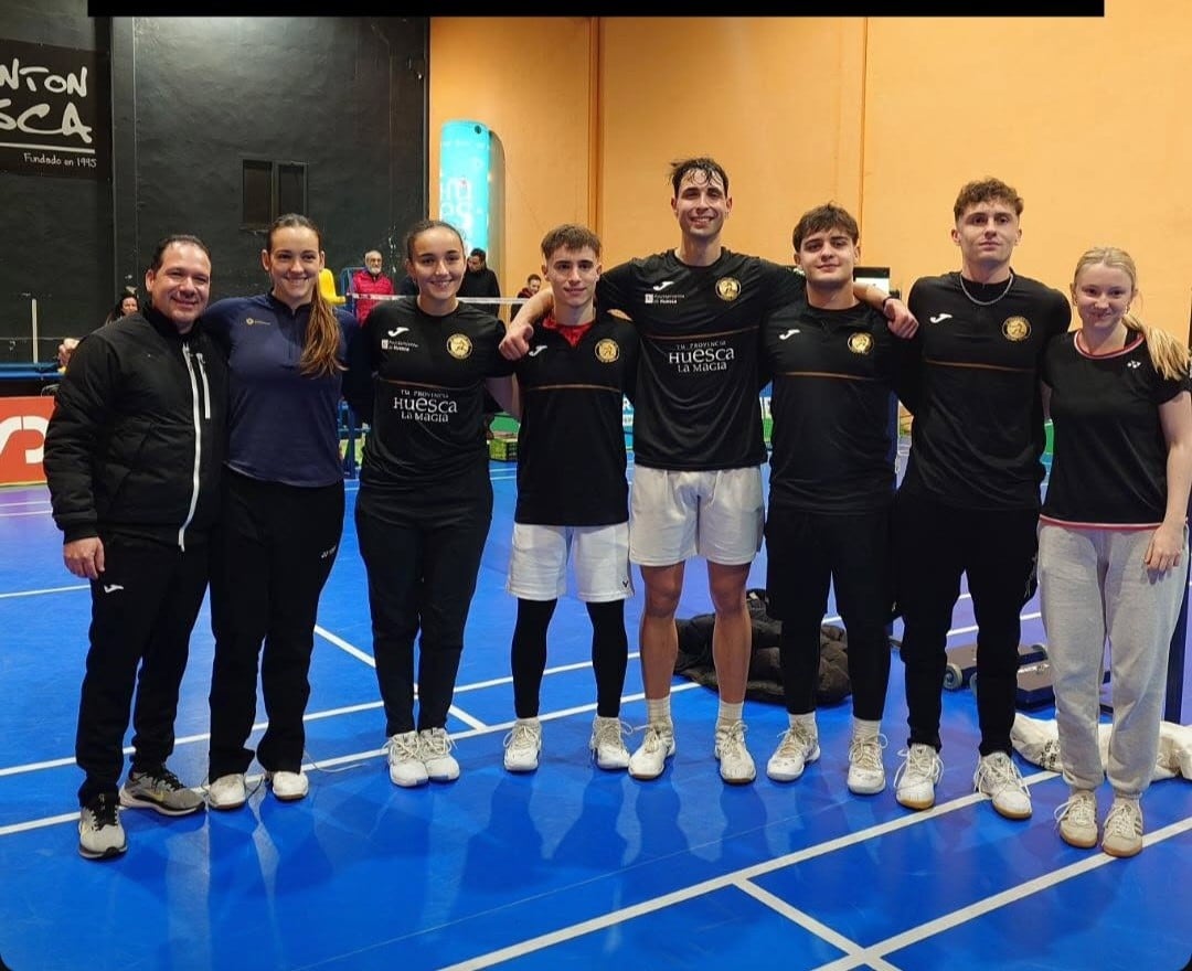 Equipo del Bádminton Huesca que venció a La Rinconada de Sevilla