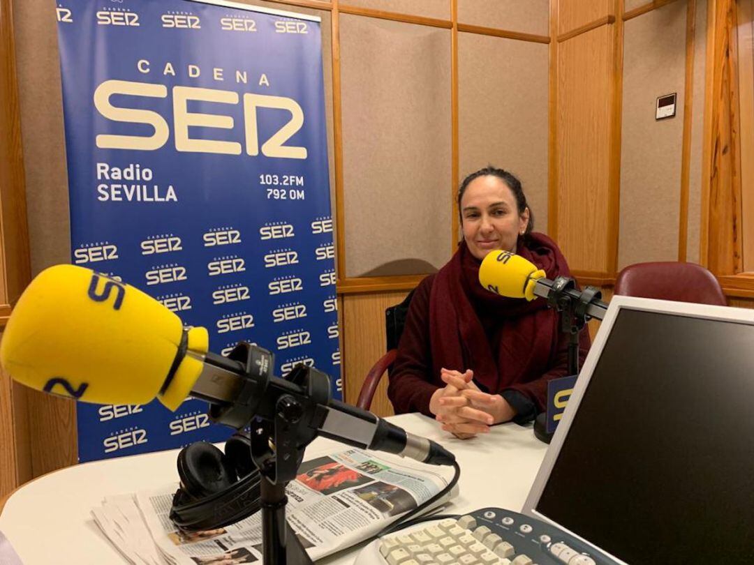 La doctora Ángela Pancorbo en el estudio de Hoy por Hoy Sevilla