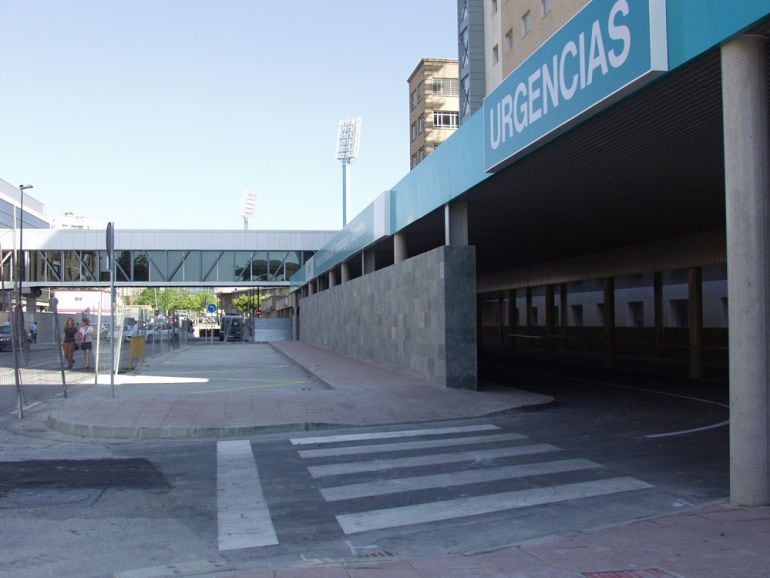 Imagen de archivo del acceso a las urgencias en el Hospital Miguel Servet