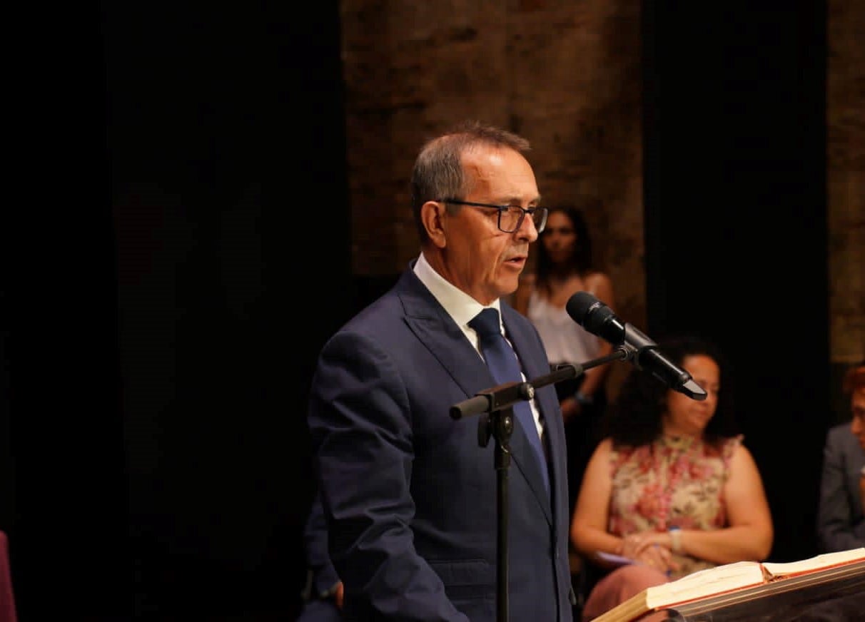 Santiago Merino durante la toma de posesión como concejal