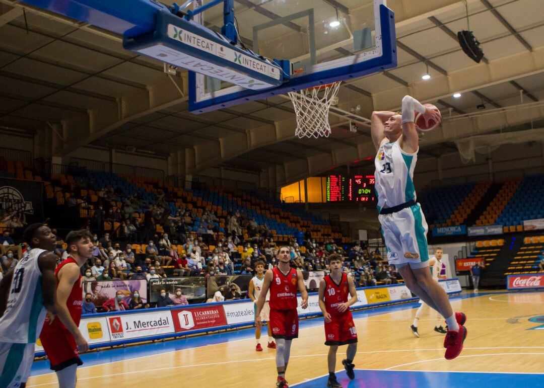 Drew Guebert en una acció contra el Navarra