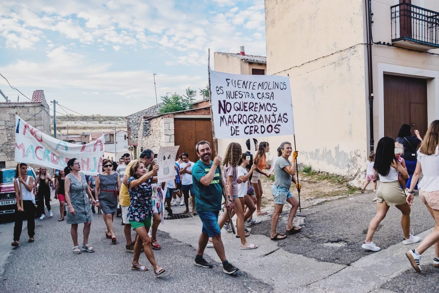 Manifestación en Fuentemolinos contra la granja porcina el sábado 24 de agosto de 2024