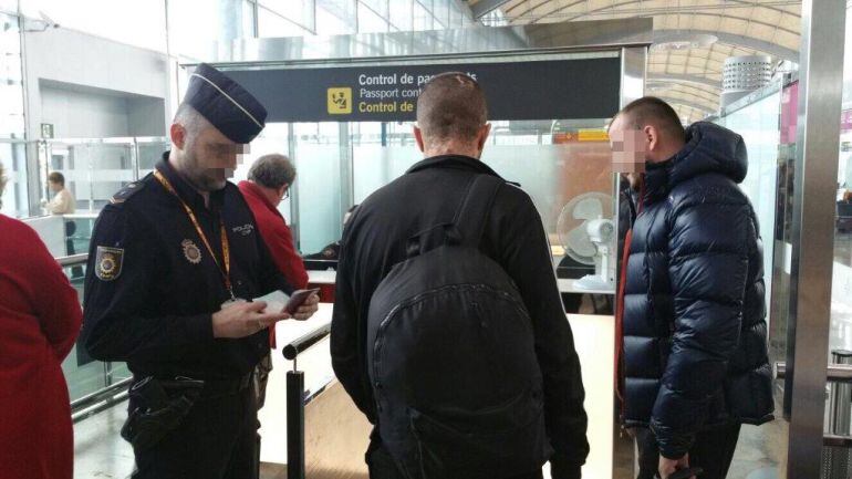 Control de pasaportes en el Aeropuerto