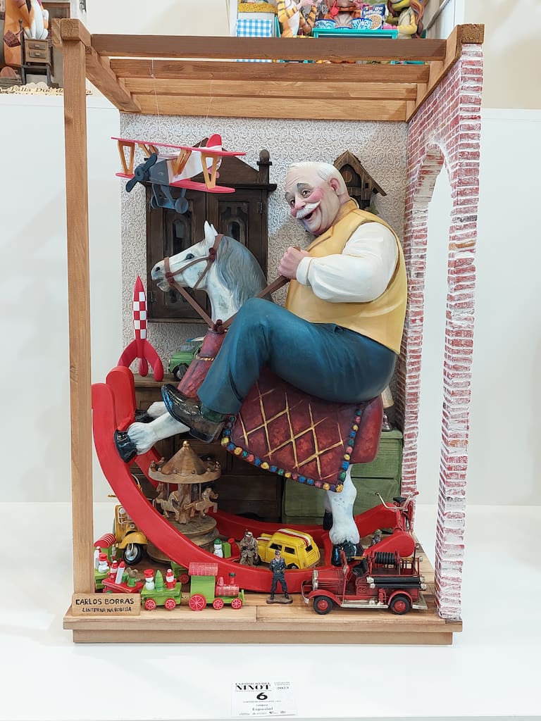 La Exposición del Ninot de las Fallas 2023 abre sus puertas con 750 figuras que rebosan diseño y sátira. Todas ellas quieren salvarse de las llamas gracias al voto popular.