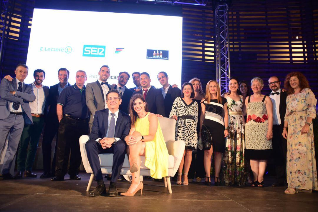 Equipo de profesionales de la Cadena SER en la provincia de Ciudad Real. En el centro Felix Amaya, director regional de Cadena SER en Castilla La Mancha (a la izquierda) y Alicia Anaya, directora provincial de Cadena SER ( a la derecha)