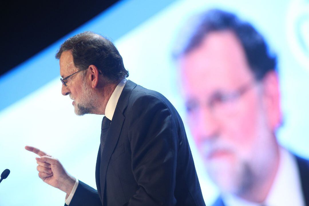 Rajoy asegura que a su Gobierno lo cesaron unos partidos de extrema izquierda e independentistas 
   