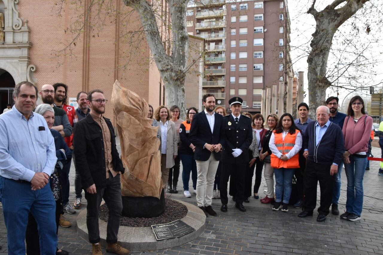 Llamarada de Vida, la escultura en talla de madera que homenajea a las víctimas de COVID en Monzón