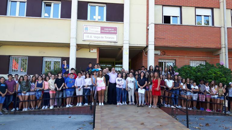 Alumnos del IES Vega de Toranzo en el acto de apertura del curso 2016-2017