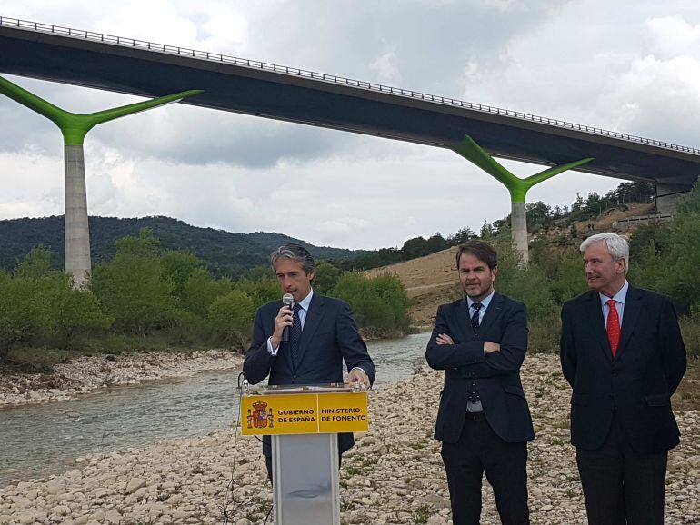 El Ministro de Fomento en el Puerto de Monrepós