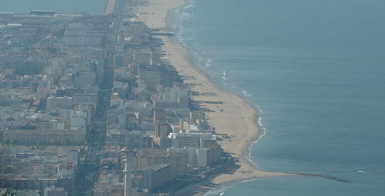 El pasado sábado día 26 quedó inaugurada la glorieta a las Brigadas Internacionales. Dicha glorieta, ubicada en el inicio de la Avenida 14 de Abril, consta de una estrella roja de 3 puntas de 2 metros de alto y de ancho, donada y realizada en acero por tr