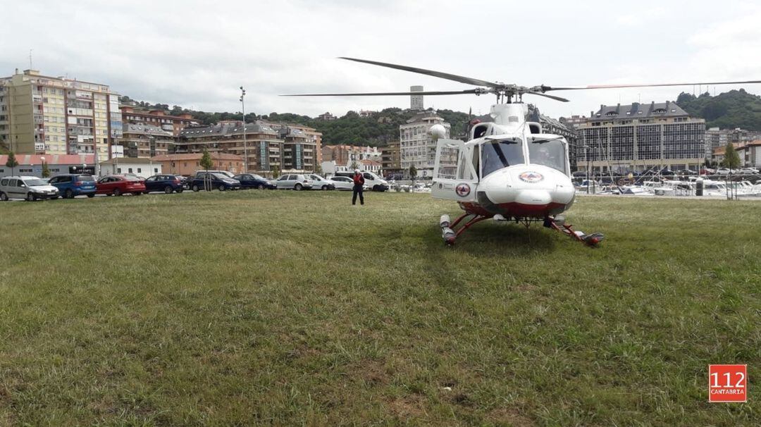 El joven fue evacuado hasta el puerto de Laredo.