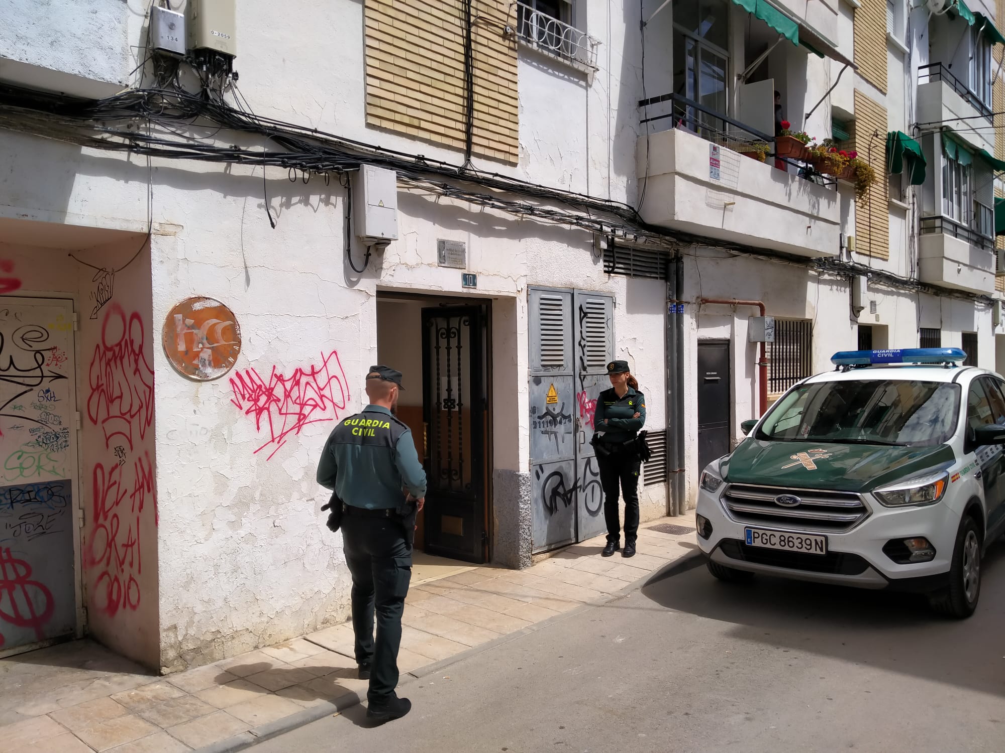 Puerta del domicilio de la mujer asesinada en Tarancón