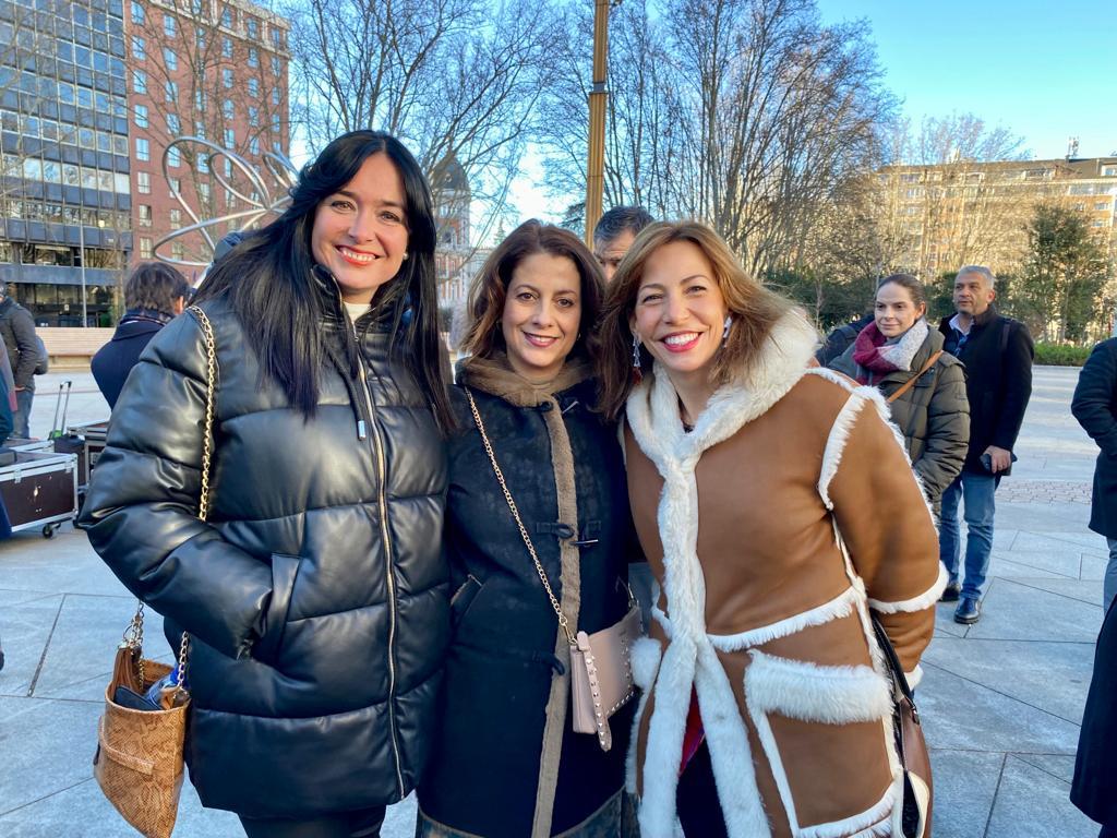 Lorena Orduna, a la izquierda, junto a Natalia Chueca y Emma Buj