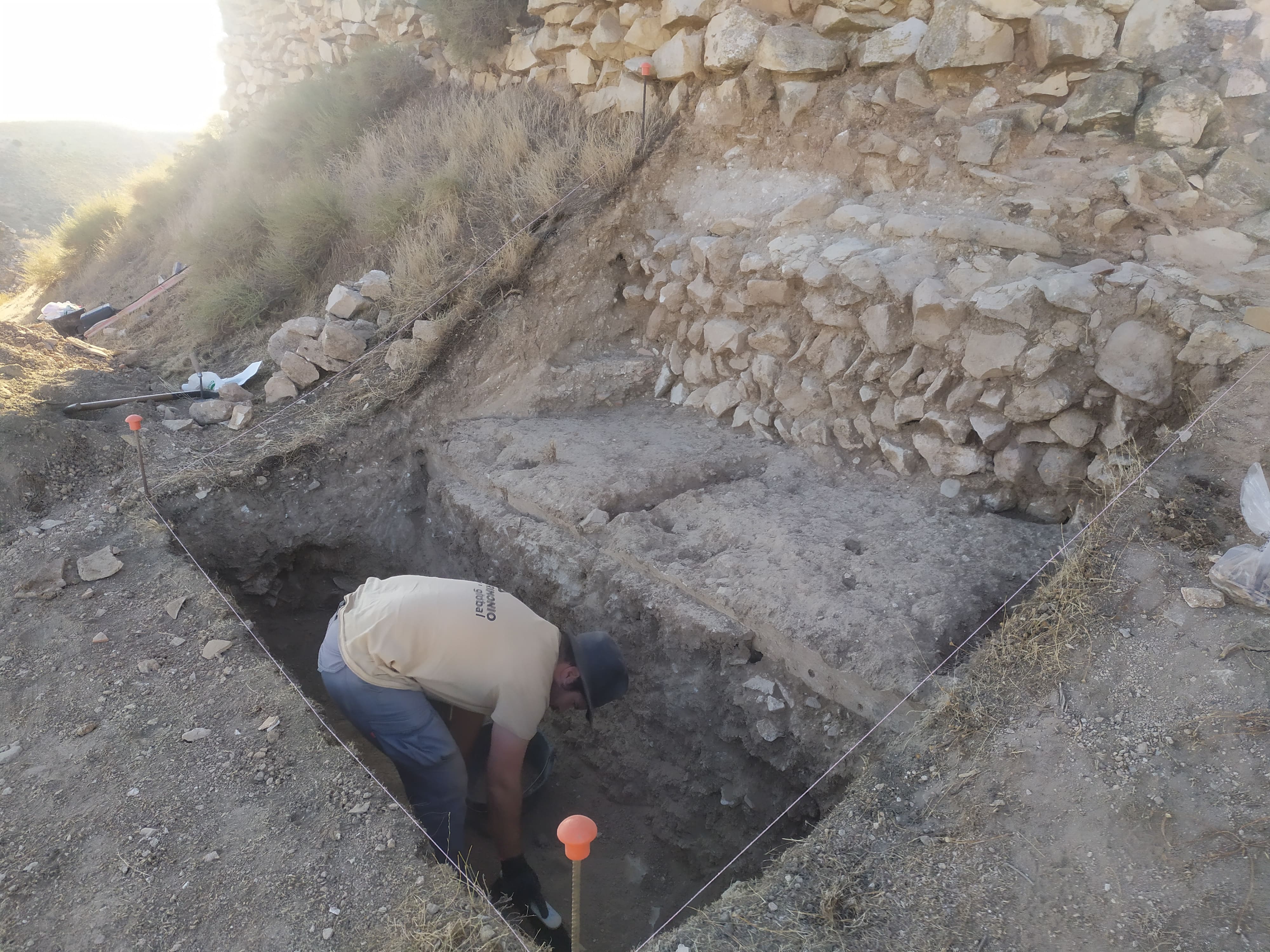 Primeros trabajos arqueológicos en el castillo de Torregalindo