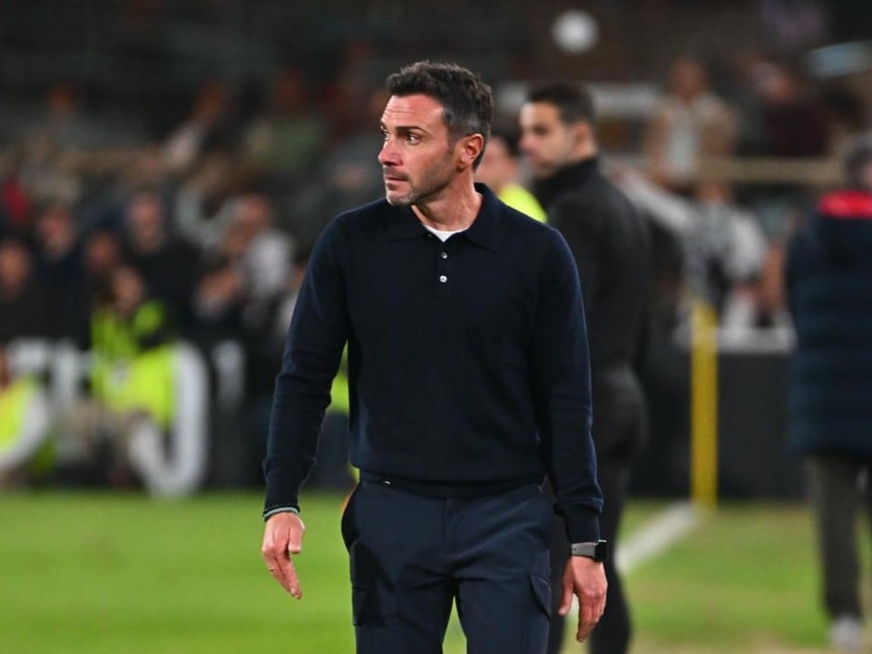 Adrián Colunga, técnico del Real Murcia, en el Cartagonova ante el Cartagena