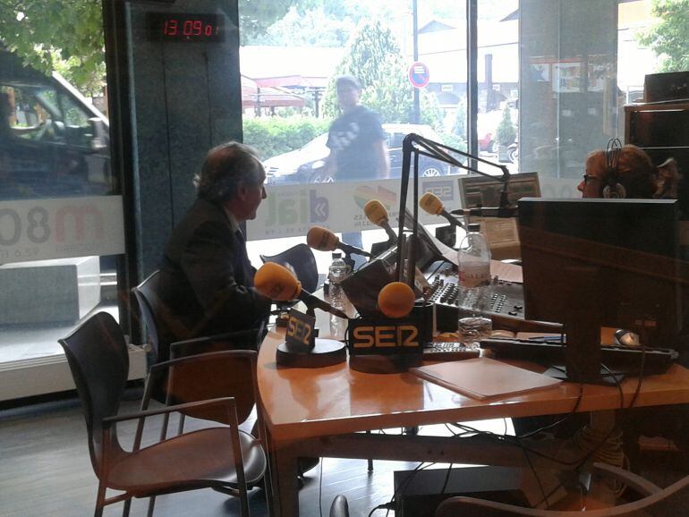 Jaume Bartumeu avui als estudis de SER Andorra