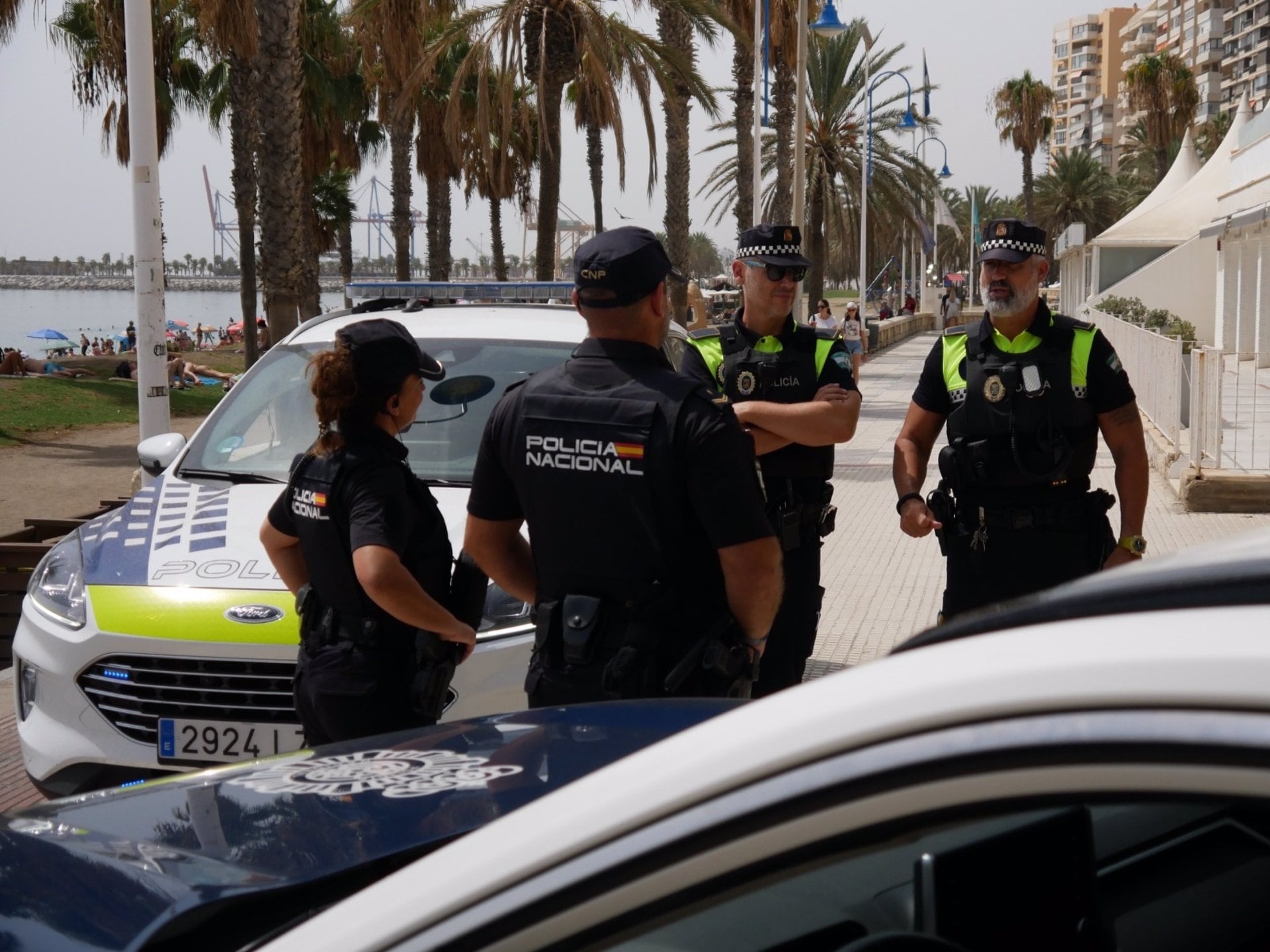 Agentes de la Policía Nacional y Local de Málaga