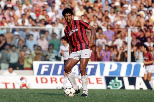 Frank Rijkaard defendiendo los colores del AC Milan