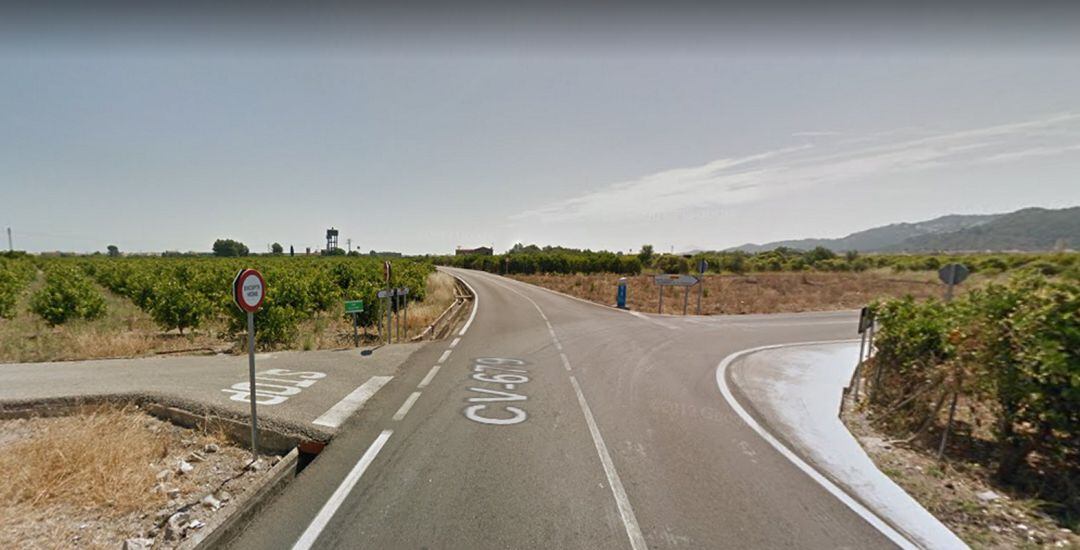 Carretera de Almoines a Bellreguard en el cruce con Rafelcofer